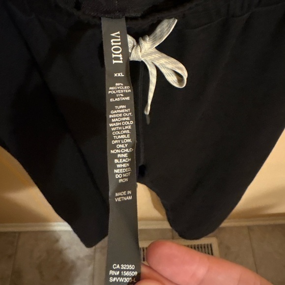 Vuori Performance Joggers — Long in Black Heather - Picture 4 of 6